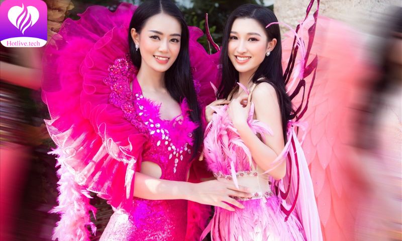 Phương Nhi và Khánh Linh trong những bộ trang phục hồng ngọt ngào