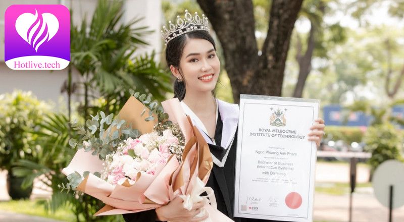 Hình ảnh hoa hậu Phương Anh nhận học bổng toàn phần của Đại học RMIT